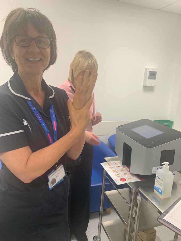 <a href="/BucksHealthcare/">Buckinghamshire Healthcare NHS Trust</a> <a href="/HannahBysouth/">Hannah 🇪🇺💙</a> <a href="/Savitha15338608/">Savitha sreehari</a> @karenabonner2 BHT IPC Team are out and about marking #WorldHandHygieneDay2023 launching the Gloves Off campaign. Semmelweis machine been used by our Deputy Chief Nurse demonstrating the importance of hand hygiene. <a href="/TinaCharlton9/">Tina Charlton</a>