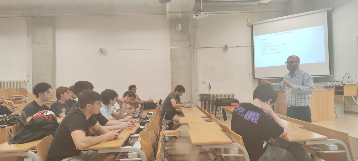 Datatronics_tel's tweet photo. 🚀👨💼 El pasado 20 de abril, Javier Alvarez, Head of Presales de @Datatronics_tel , impartió una conferencia sobre #Core5G en @CanalUGR.
Compartimos algunas imágenes de las dos sesiones que se impartieron a alumnos de grado y máster.
#5G #tecnología
https://t.co/1bIxqWHT81 https://t.co/G8ZiUdtCEJ