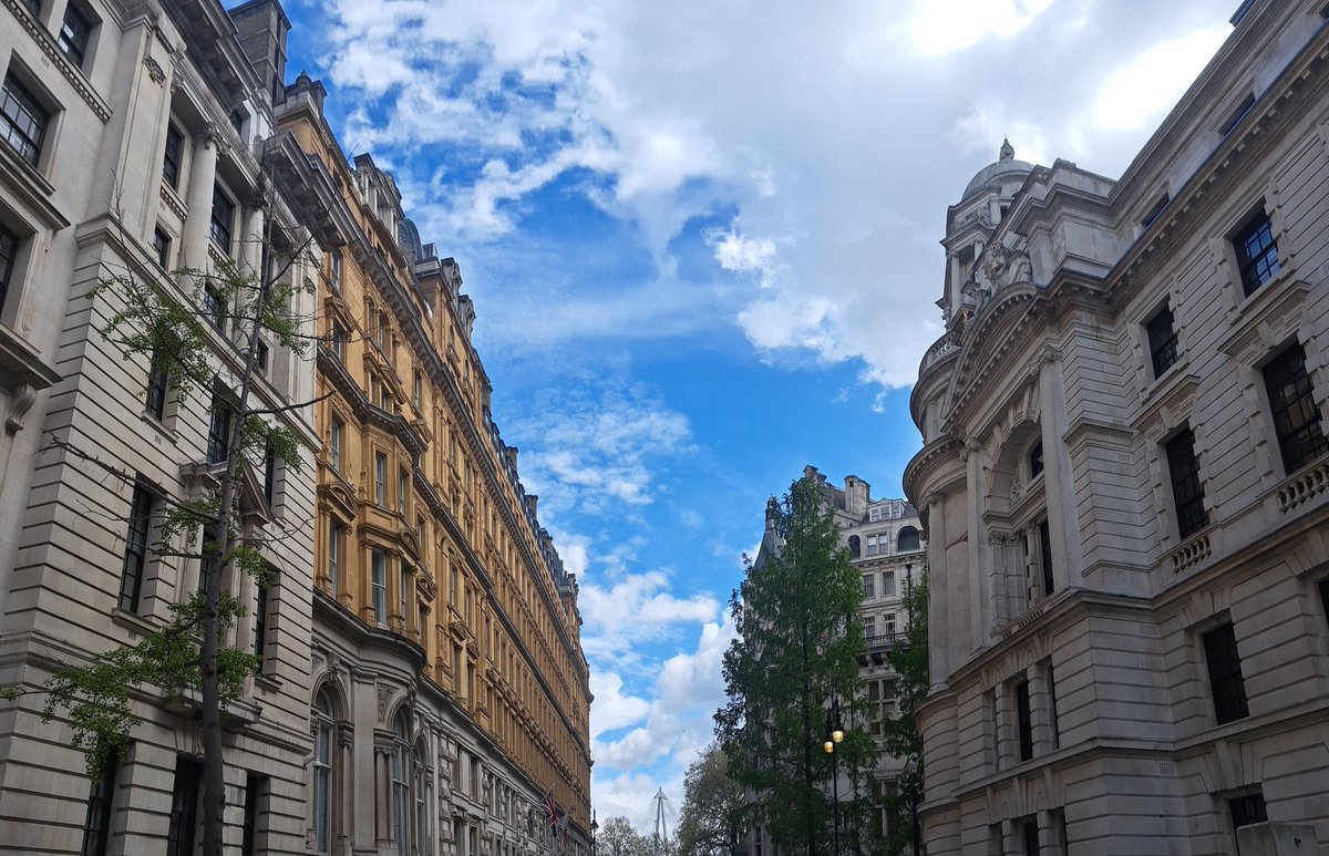 Full_3nglish's tweet photo. Beautiful sunny day in Westminster, London. Lots of road closure because of the coronation tomorrow. At least I have this beautiful architecture to admire while I sit in traffic
#Westminster #London #SW1A
#architecture https://t.co/Xc1cB2vzJK