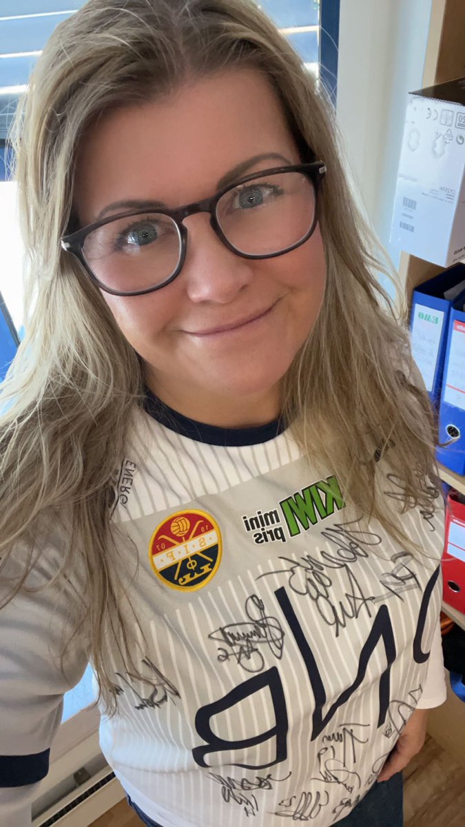 Bli med i kampen mot barnekreft!

Fredag 5. mai er Barnekreftforeningens FotballtrøyeFredag. 

1. Vipps 50,- til 705404
2. Ta på din favorittrøye👕
3. Del din #fotballtrøyefredag og spre budskapet⚽️

Takk for at du er med på laget💙