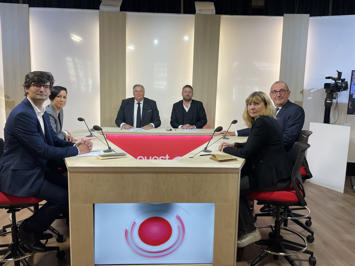 Dès  12h30 et en #Replay <a href="/TVR35/">TVR La chaîne</a> <a href="/ouestfrance35/">Ouest-France 35</a> #Politique <a href="/yannarmelhuet/">yann-armel huet</a>  « Loi retraite et maintenant » 📍<a href="/DuffaudLaurence/">DUFFAUD Laurence</a> <a href="/partisocialiste/">Parti socialiste</a> 📍<a href="/GillesPennelle/">Gilles Pennelle</a> <a href="/RNational_off/">Rassemblement National</a> 📍<a href="/ThomasR2020/">Thomas Rousseau</a> <a href="/lesRepublicains/">les Républicains</a> 📍<a href="/hindsaoud/">Hind Saoud</a> <a href="/Renaissance/">Renaissance</a>