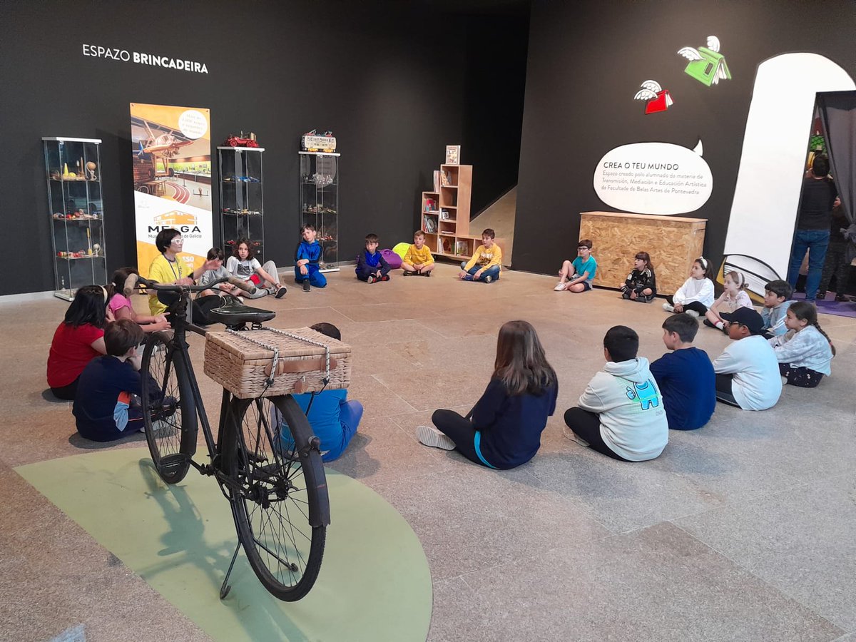 Hoxe no <a href="/SalondoLibro/">Salón do Libro</a>...está pasando!!!