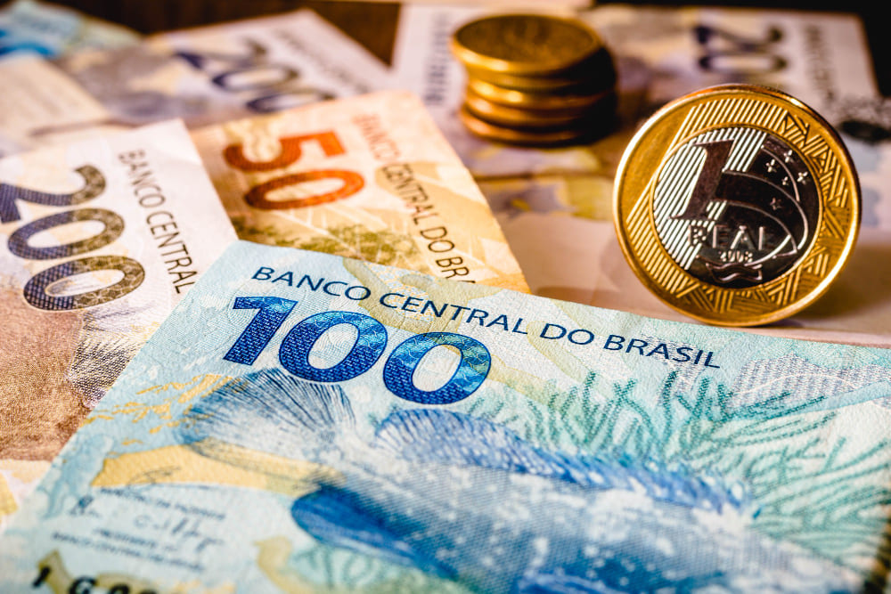 AlvarengaLaw's tweet photo. Novo valor para o salário-mínimo nacional *https://t.co/vInph9kI9c* https://t.co/AQ4YsbDfgi