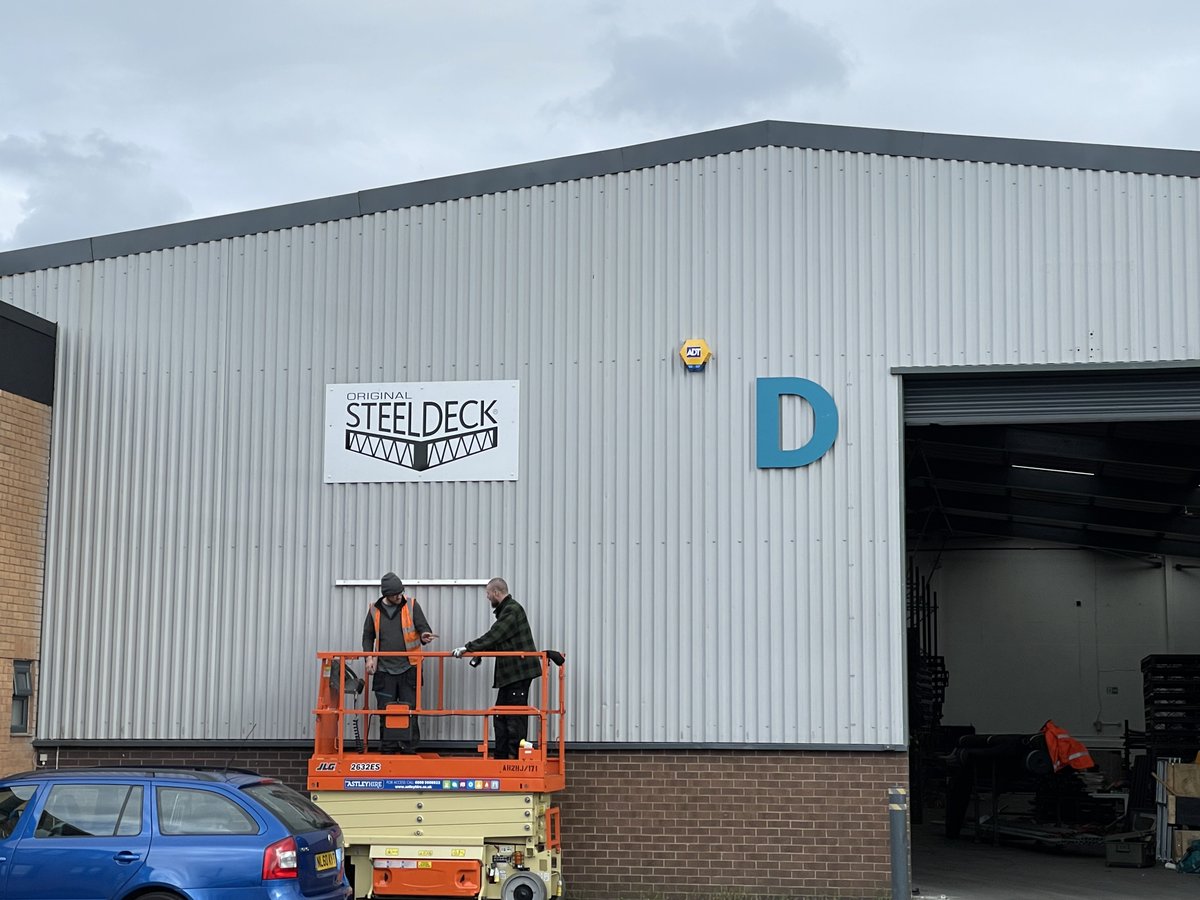 steeldeck's tweet photo. Good news from up North: our Manchester team have moved to larger premises in Eccles!
Their new home gives them room for continued growth, enabling them to deliver more projects, build bespoke kit more easily, and provide improved logistics. See you there soon! #Steeldeck https://t.co/gQvOvQ0erI