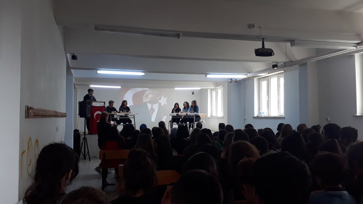 MehmetMtal's tweet photo. Eğitimde Değerler Eğitimi Programı (EDEP) kapsamında planlanan Lise Panelleri okulumuzda gerçekleşmiştir.
Panelde vatanseverlik değeri ele alınmıştır.Öğrencilerimizi tebrik eder,öğretmen ve idarecilerimize teşekkür ederiz. https://t.co/WRBfYXOwMG