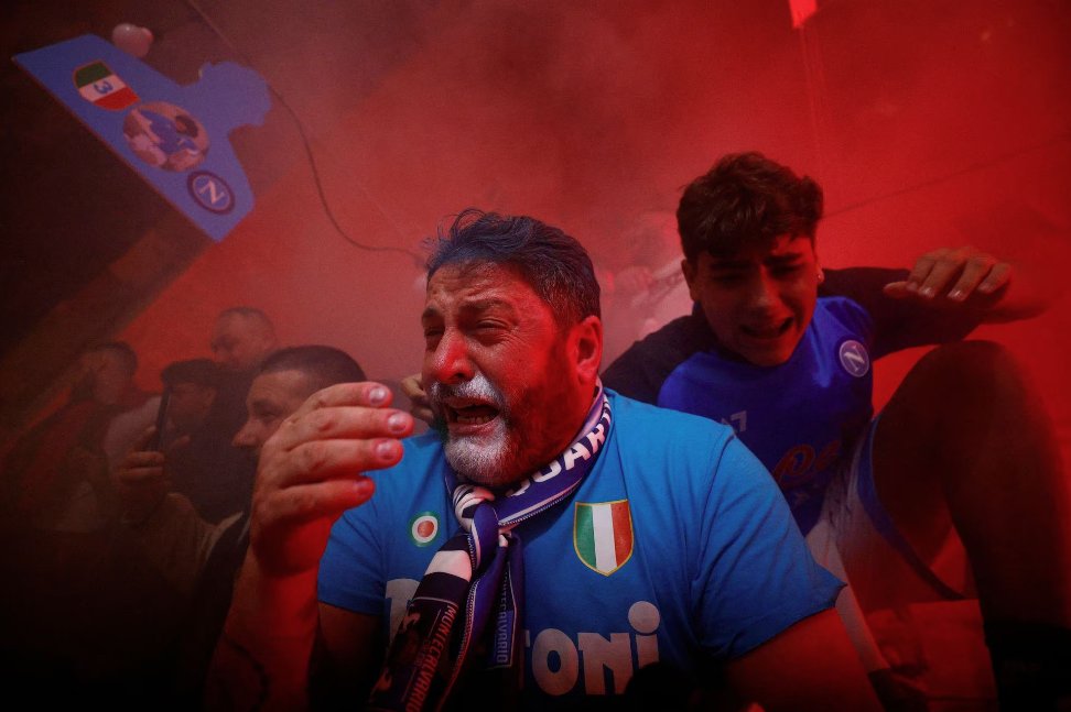 Incredible picture from Guglielmo Mangiapane of Reuters after Napoli won Serie A for the first time in 33 years