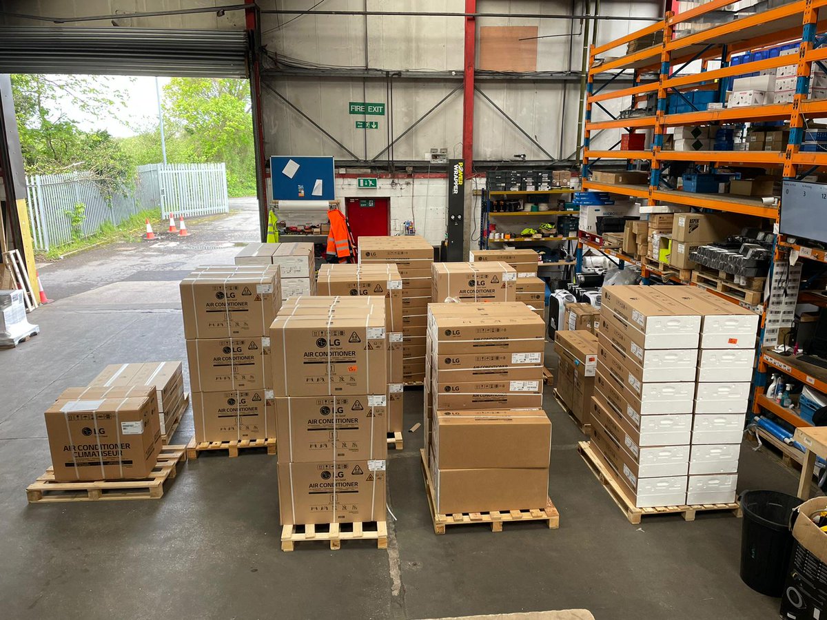 New LG Delivery, 13 pallets in today. 📷
Don't hesitate get in touch for quotes, our warehouse team are ready📷
Margam: 01639 618 481
Hanworth: 02039 265 207