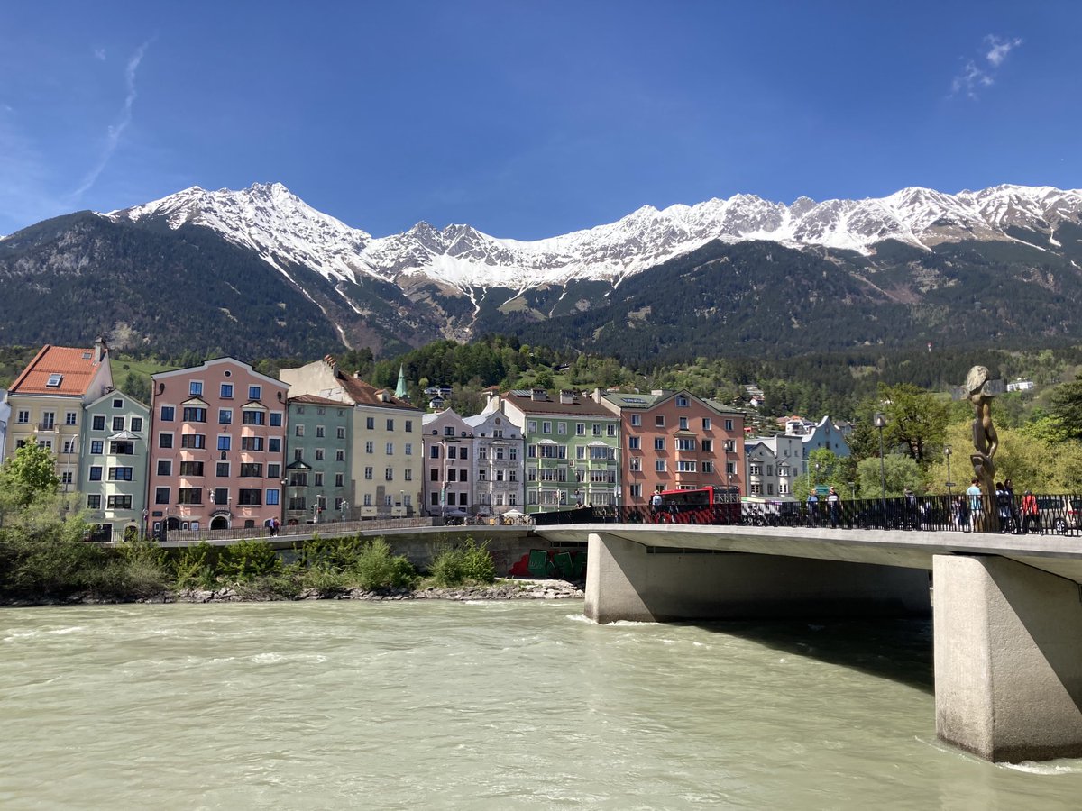 Nach vollen Tagen mit Vorträgen, Diskussionen und persönlichem Austausch endet der 1. Österreichische Bibliothekskongress - auf Wiedersehen Innsbruck und gute Heimreise allen! #bibkongressibk