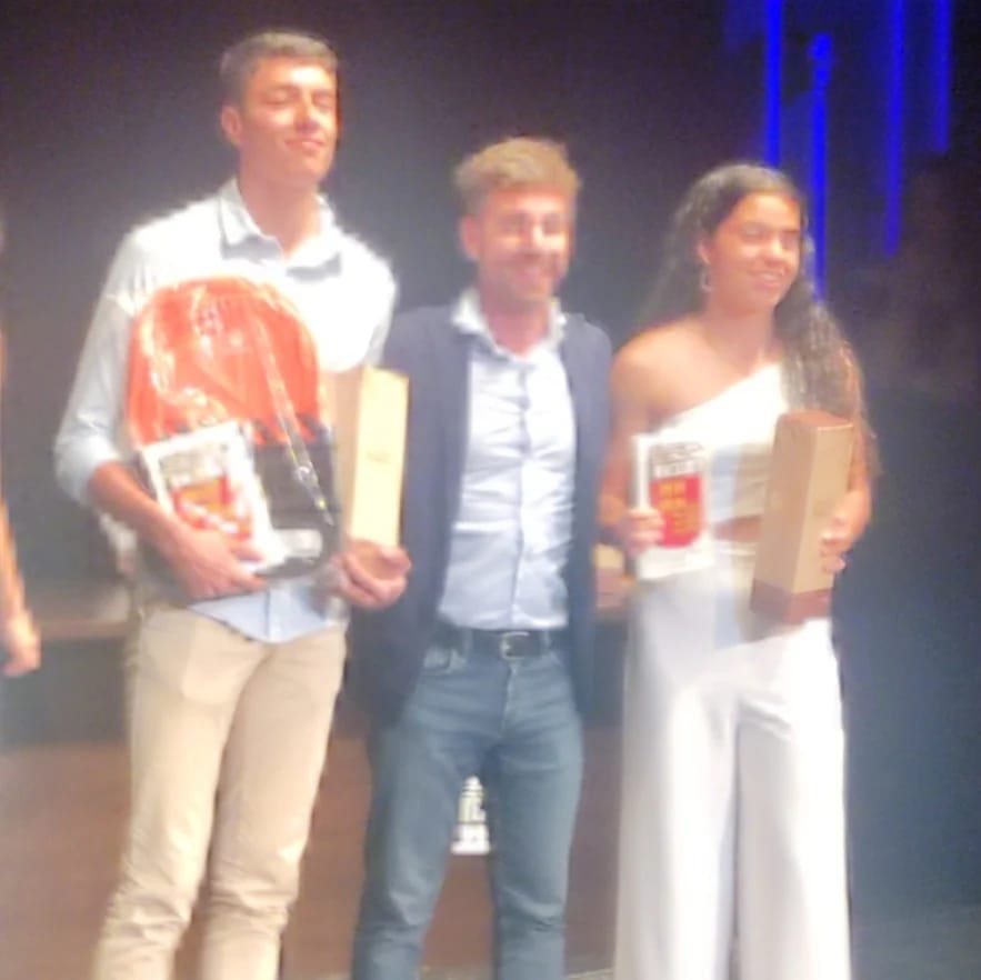 Ayto_Cehegin's tweet photo. ✅Miguel Guillamón, del club Cehegín Atlético, triunfó en la X Gala del Atletismo FAMU. 
 Tuvo que subir al escenario en dos ocasiones: la primera para recoger el premio por el Récord de Altura en categoría Sub-18 y la segunda, al ser nombrado Mejor Atleta Sub-18 de la Región. https://t.co/zOCwyoBTBL