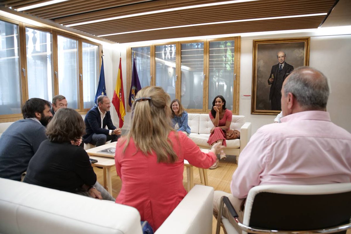 🏙 Hemos transformado la ciudad de <a href="/MADRID/">Ayuntamiento Madrid</a> durante estos cuatro años y seguiremos haciéndolo en el próximo mandato

👉 <a href="/begonavillacis/">Begoña Villacís</a> y @MarianoFuentesS participan en un encuentro organizado por <a href="/caminosmadrid/">Ing. Caminos Madrid</a> para hablar sobre nuestras nuevas propuestas y lo ya conseguido
