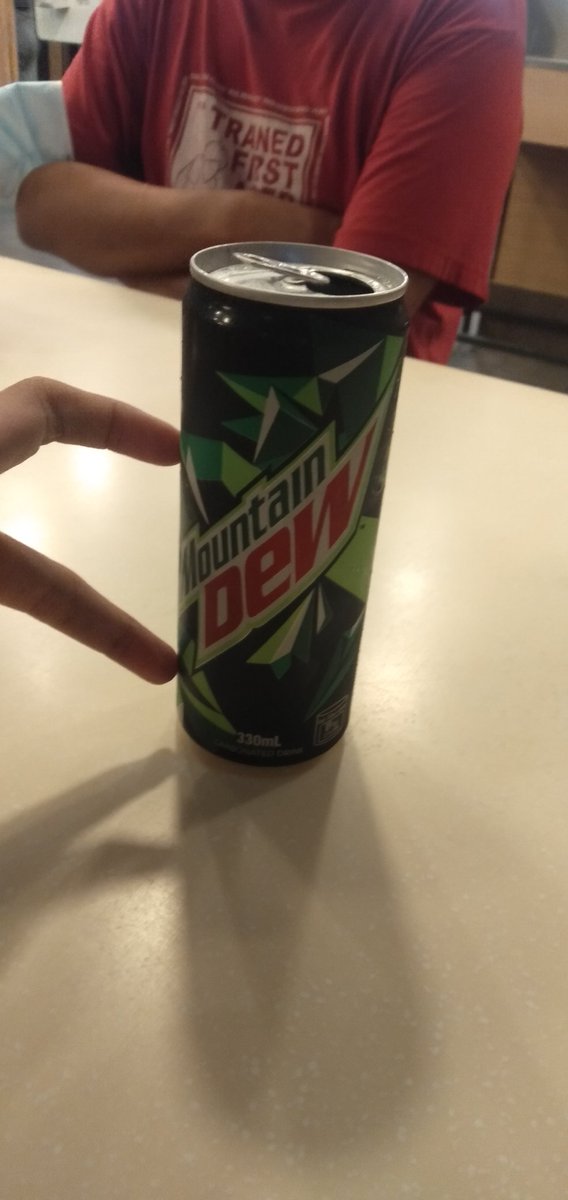 myx_match's tweet photo. Dahil di ako binilhan ng sprite ni mama sa mcdo nagpabili ako kay daddy ng mountain dew sa 7 eleven #maparaan https://t.co/aMi2PstQo1