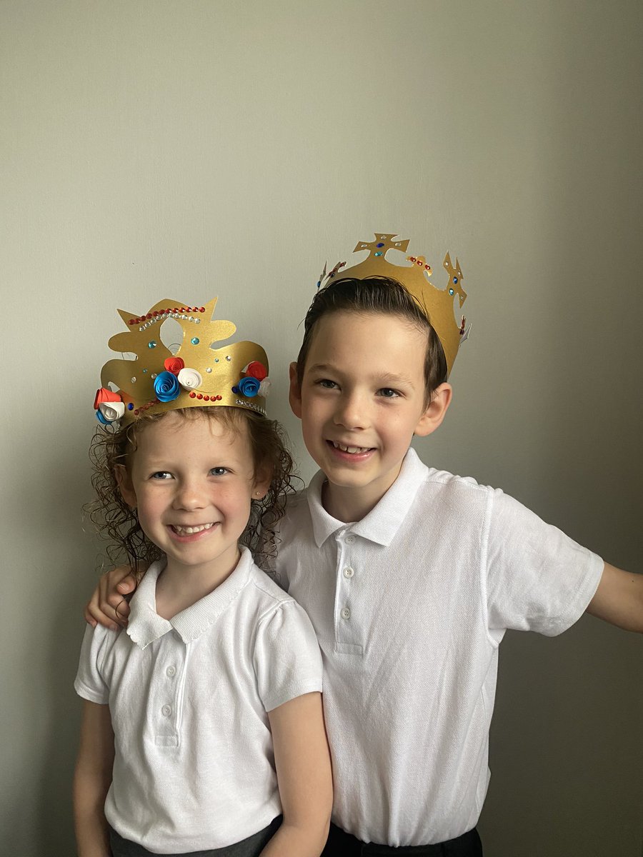 JustMegRush's tweet photo. Crown making, ready for the king’s coronation and competition 👑 🤍 @OPALG_RHO2223 @OPALG_3B2223 @OPA_LG https://t.co/1ziPfuGGyX