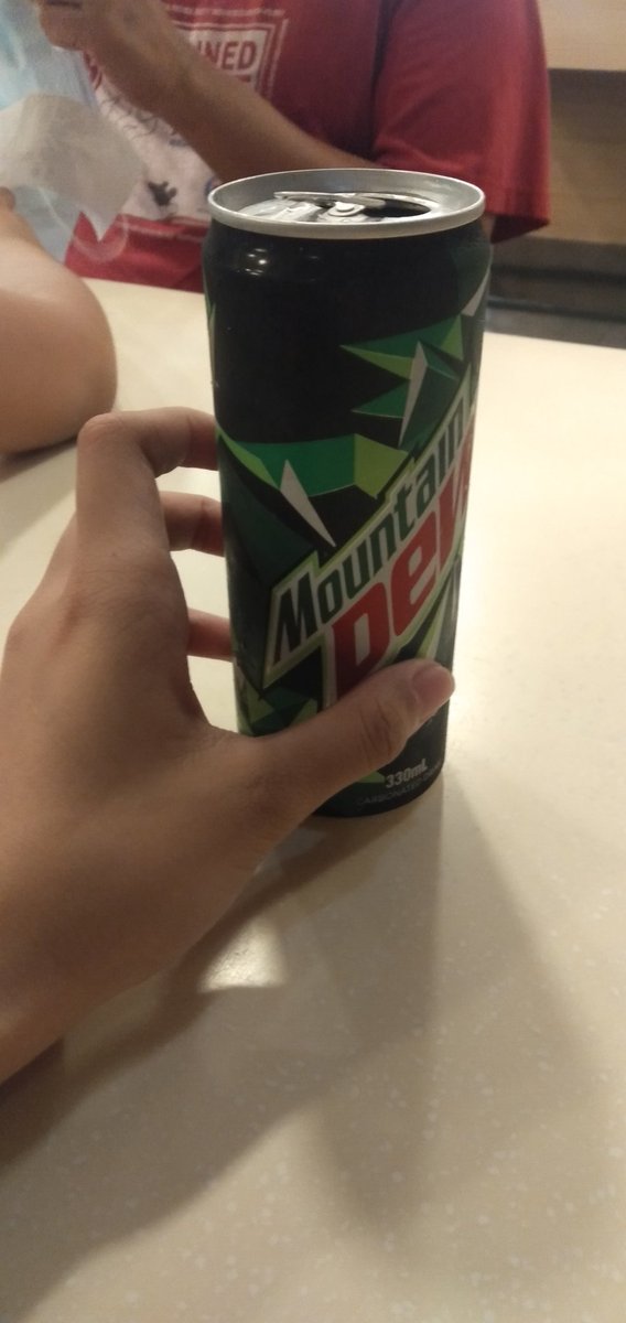 myx_match's tweet photo. Dahil di ako binilhan ng sprite ni mama sa mcdo nagpabili ako kay daddy ng mountain dew sa 7 eleven #maparaan https://t.co/aMi2PstQo1