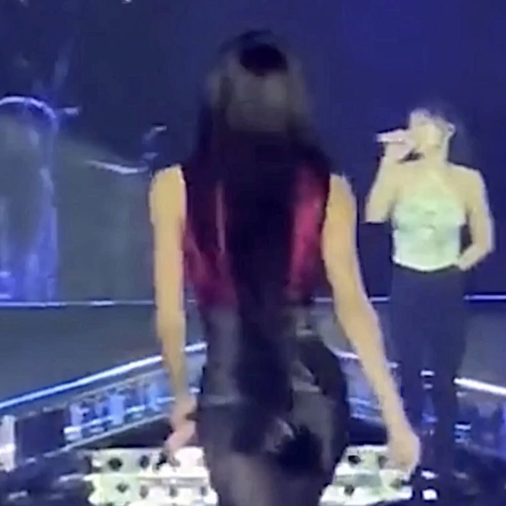 jenniedebuts tweet picture