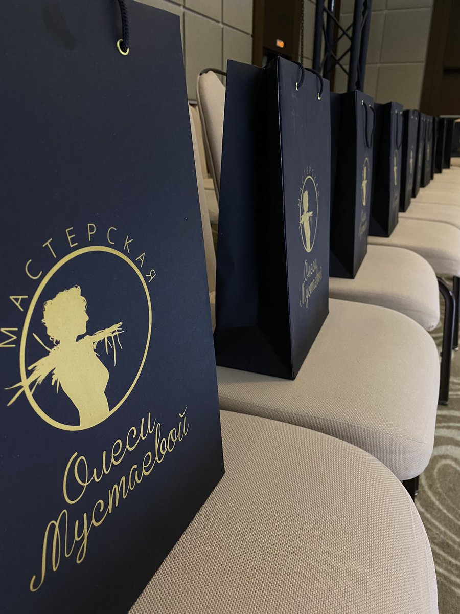 Сейчас в качестве иллюстратора нахожусь на неделе моды в Сочи, она проходит каждый год)

В итоге будет иллюстраторский репортаж (это как у фотографов фотографии, а у меня иллюстрации, поясняю, т.к. многие задают вопрос «а как это?»)