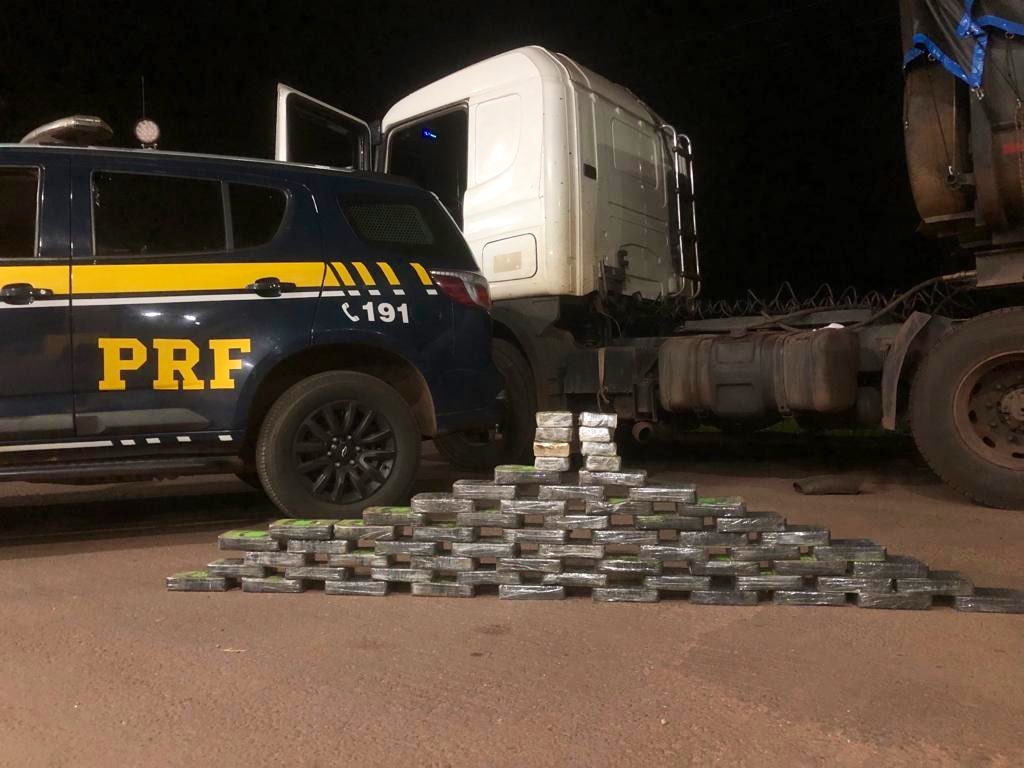 FlavioDino's tweet photo. Em duas operações, a PRF apreendeu mais 186 quilos de cocaína. Parabéns à direção e às equipes por esses êxitos. Essas ações cotidianas são fundamentais no enfrentamento às organizações criminosas. https://t.co/UQFjDc6Ds8