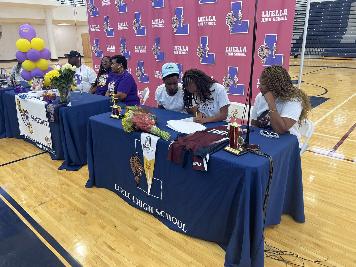 LuellaTFXC's tweet photo. 2023 Signing Day :
Amani Matar Lee- Univ West GA
Makailah Hayes: Breaneu Univ.
Aiden Richardson: Wingate Univ.
Elijah Martin: Wingate Univ.
Chyna Johnson: Brewton-Parker Univ
Jordan Daves: Brewton-Parker Univ
Jasmine Cadore: Benedict Univ
Christopher Wright Goss: Miami-Ohio Univ. https://t.co/ScZRpGL9F6