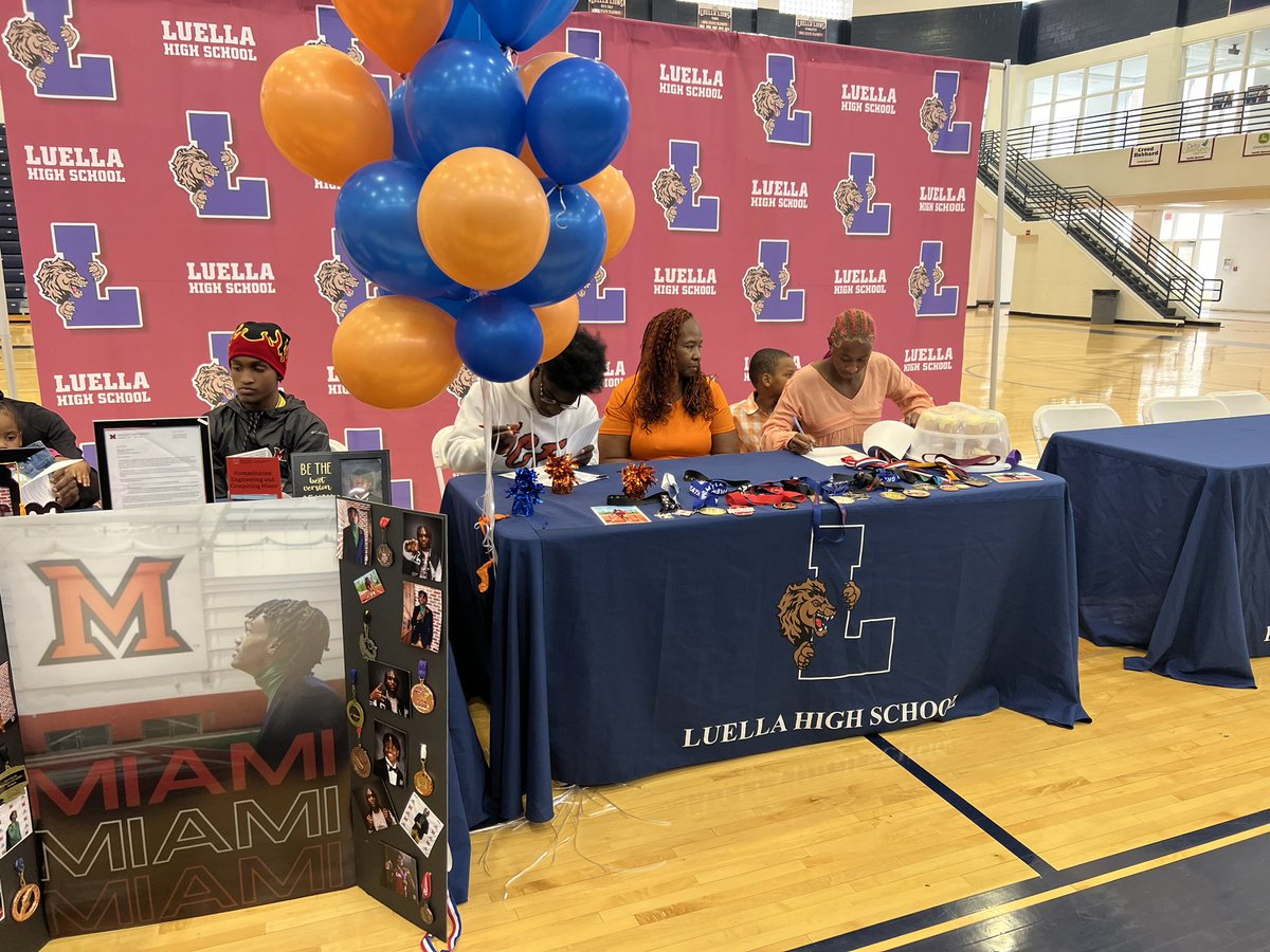 LuellaTFXC's tweet photo. 2023 Signing Day :
Amani Matar Lee- Univ West GA
Makailah Hayes: Breaneu Univ.
Aiden Richardson: Wingate Univ.
Elijah Martin: Wingate Univ.
Chyna Johnson: Brewton-Parker Univ
Jordan Daves: Brewton-Parker Univ
Jasmine Cadore: Benedict Univ
Christopher Wright Goss: Miami-Ohio Univ. https://t.co/ScZRpGL9F6