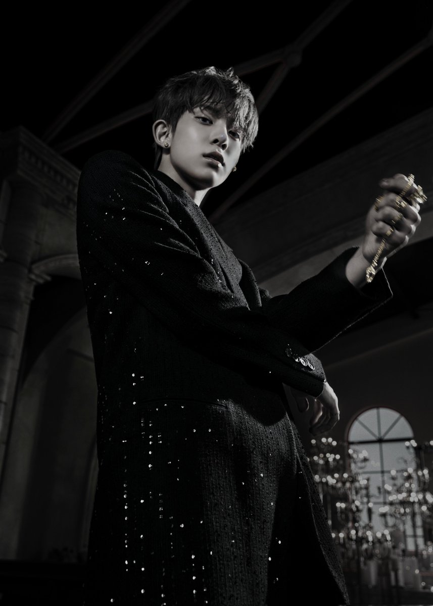 heechromatic's tweet photo. 2023.05.04 -@ENHYPEN_members

#HEESEUNG's <DARK BLOOD> Concept Photo (FULL Ver.) in monochrome

#엔하이픈 #DARKBLOOD #EN_FULL
#희승 #ヒスン #ENHYPEN 
(1/2) https://t.co/YqNdjXuVml