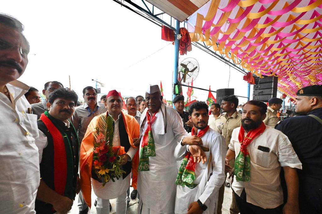 Akhilesh Yadav (@yadavakhilesh) on Twitter photo 