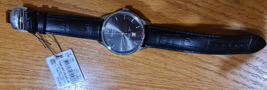 Fenyi's tweet photo. WATCHES FOR SALE.
F1 &amp; F2:
Tissot Automatic
Leather Strap
P8,000

F3 &amp; F4
Invicta Japanese Quartz
Stainless Steel bracelet
P4,000

DM or whatsapp 75 926 709 https://t.co/rj2PVQ9Db6