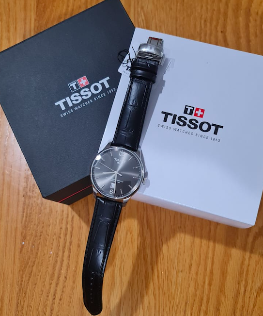Fenyi's tweet photo. WATCHES FOR SALE.
F1 &amp; F2:
Tissot Automatic
Leather Strap
P8,000

F3 &amp; F4
Invicta Japanese Quartz
Stainless Steel bracelet
P4,000

DM or whatsapp 75 926 709 https://t.co/rj2PVQ9Db6