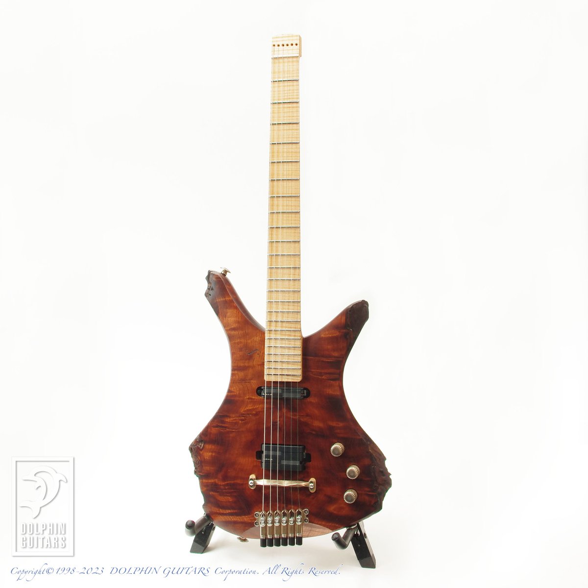 dolphingt's tweet image. 【東京店】#SankeyGuitars : Bighorn
カナダ・オタワに工房を構えるルシアー ＃マイケルサンキー
先日の #NAMM2023 のショーモデル！開催地カリフォルニアで採れたレッドウッドバールを使用した超軽量1.65kgのヘッドレスギターが当店に入荷✨

dolphin-gt.co.jp/stockdetail/10…
