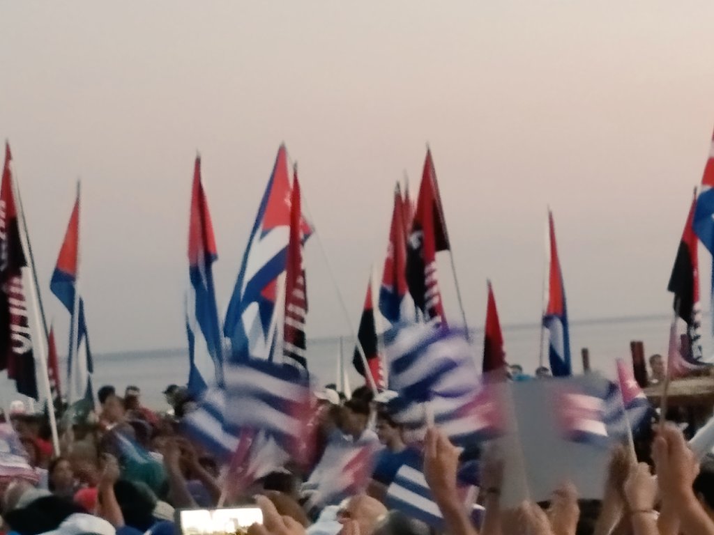 Somos Cuba, el pueblo con su Revolución seguirá siempre. #IslaRebelde #ALaPatriaManosYCorazón