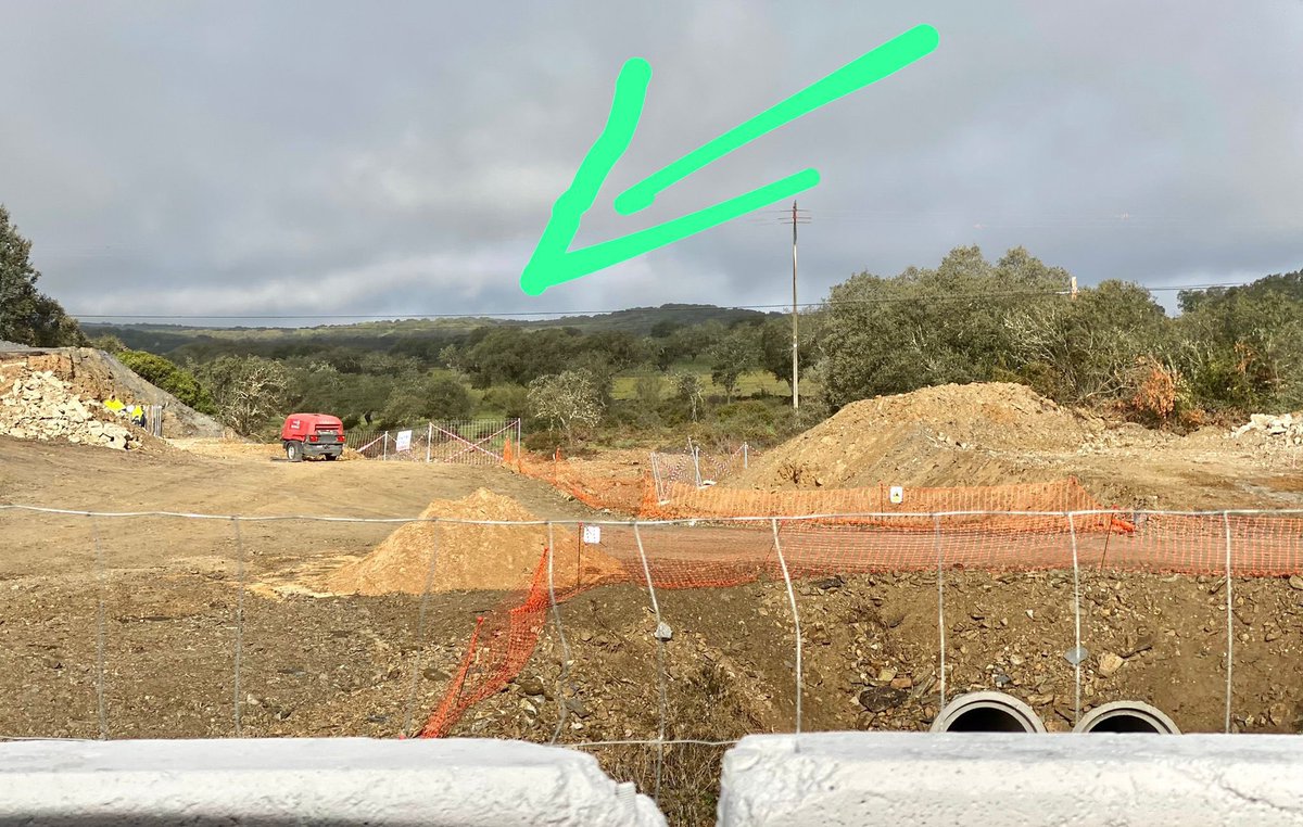 JuanParejoFdez's tweet photo. Cuando hablas de “inútiles, inútiles, inútiles” te referías a esto @GFVara??? PSOE; carretera del aeropuerto tercermundista sin arreglar, socavón Badajoz-Cáceres 5 meses sin solución, residencia de la Granadilla paralizada, Autovía BA-CC en el limbo incumpliendo plazos👇 https://t.co/cCM5taPSei