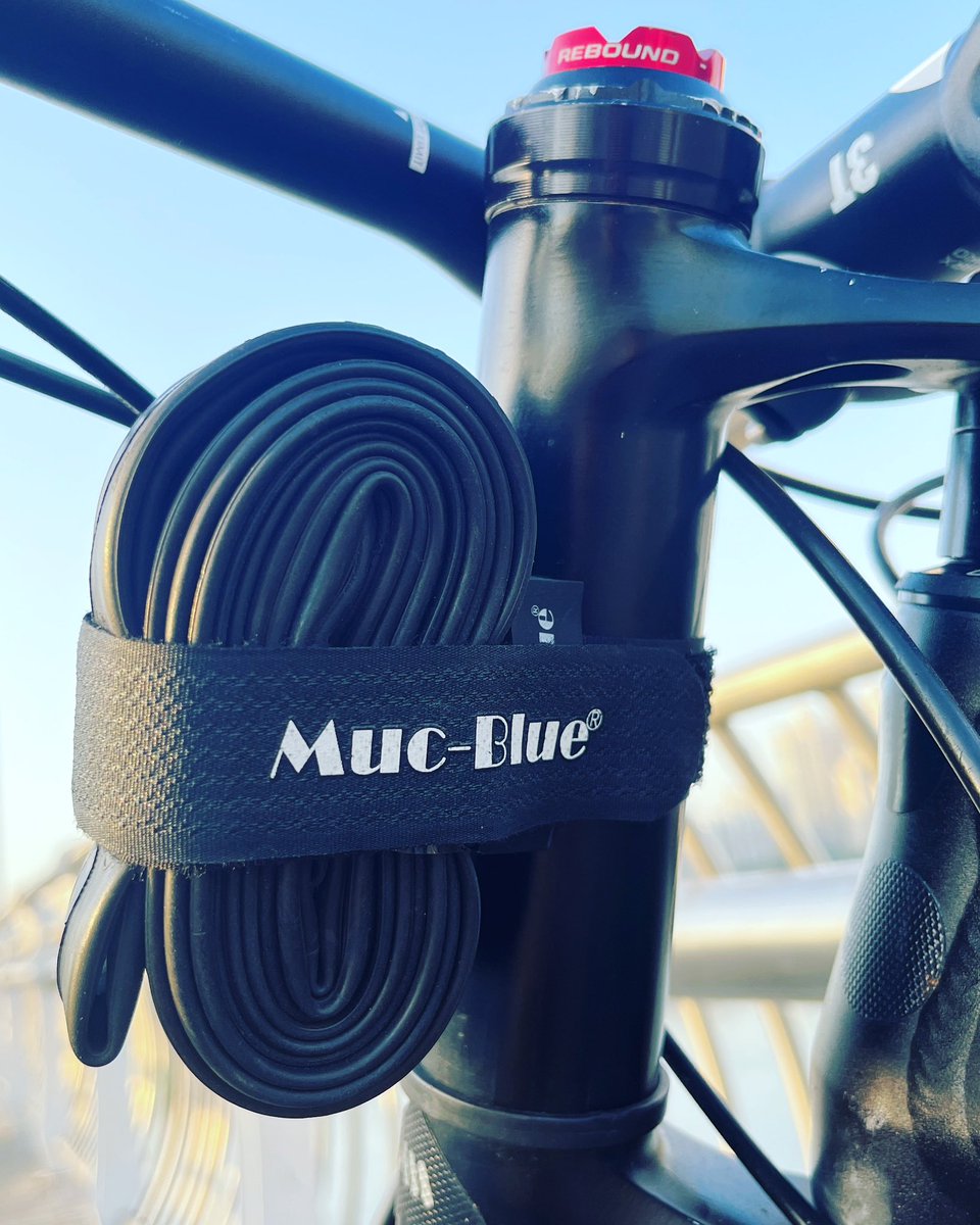 To emerge in an endless stream.
#MucBlue
#UtilityBelt
#ride
#bike 
#cycle
#cycling 
#life 
#rideyourbike 
#biketime 
#ilovemybike 
#mountainbike
#MTB
#bicycle
#Gopro
#Canyon
#Lefty
#魔术贴绑带
#固定底座
#扎带
#山地车
#登山车
#脚车
#单车
#脚踏车
#自行车
#자전거
#라이딩 
#自転車