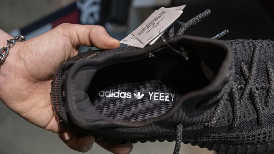 Forbes's tweet photo. The discontinuation of Yeezy sales caused a $441 million revenue drop in the first quarter.
https://t.co/b3Xf7I6nG0 https://t.co/vEtMbKEIti
