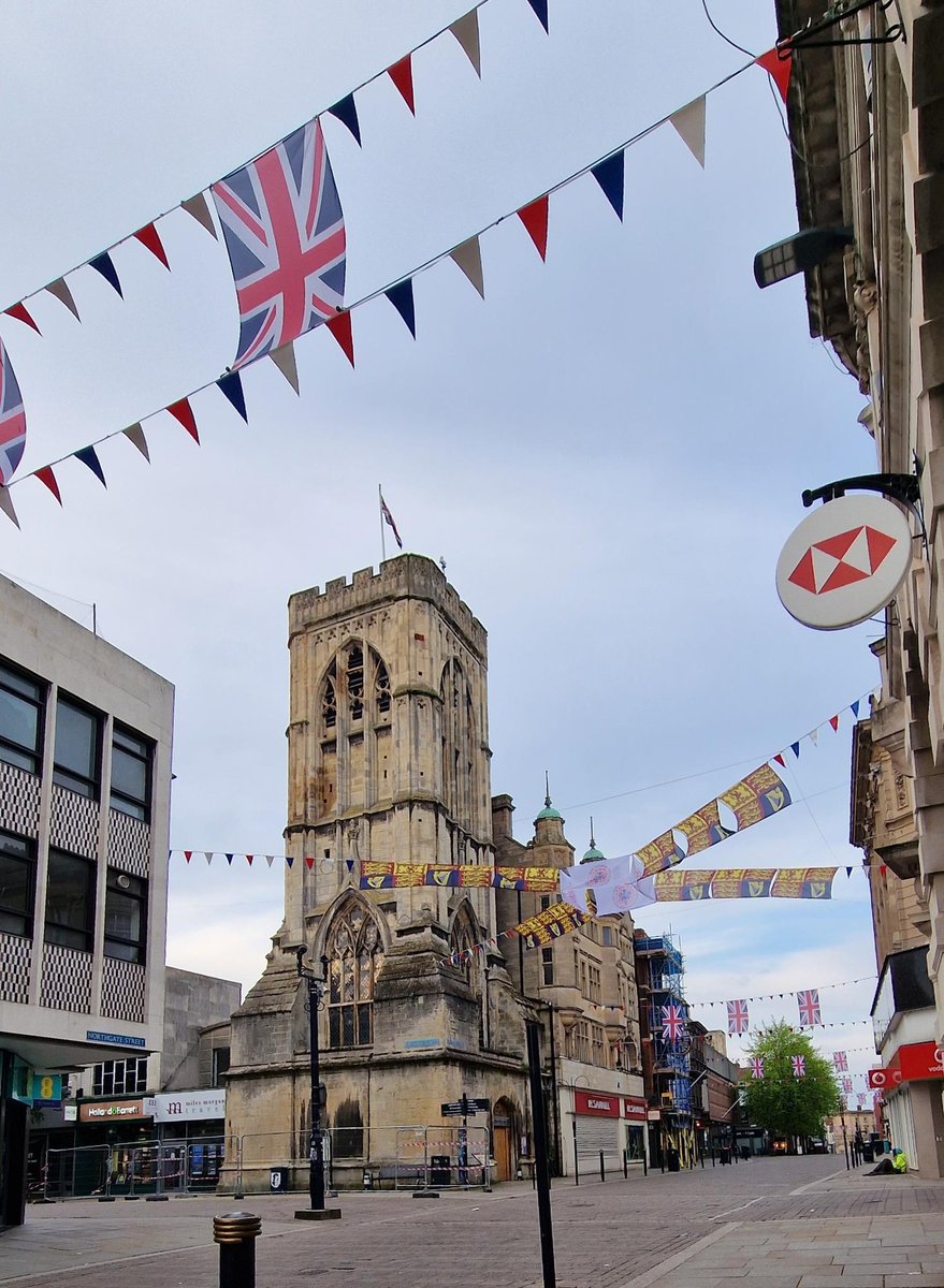 #gloucester #Coronation #Coronation2023 #stmichaelstower #gloucestercathedral #mijuwools @VisitGloucester @GlosCathedral @mijuwoolsshop @GlosHCT @NettlGlosChelt @GlosCivicTrust