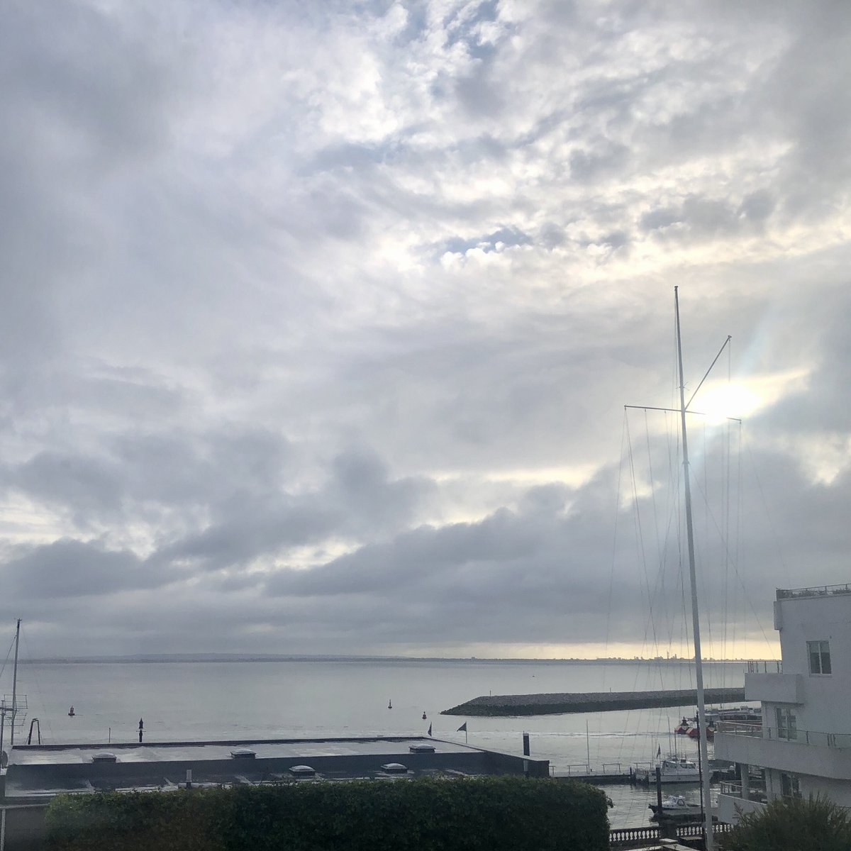 VickyEllis0's tweet photo. I see you sun!!!  Come and play for today we are off to sea. Fundraising with the @emctrust, no better place to be!! ☀️ ⛵️ https://t.co/WTt2R5KOGV