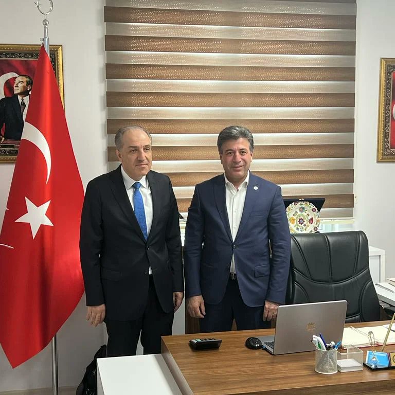 devabasaksehir's tweet photo. 3.Bölge Milletvekilimiz @myeneroglu Beyi misafir ettik.Sanayicilerimiz,Yardım Kuruluşu temsilcileri ile biraraya geldik. Gençlerimiz ile #caysimit eşliğinde samimi bir muhabbet ettik.Misafir eden evsahiplerine ve katılan gençlerimize tşk ederiz.
#SanaSozBaharlarGelecek https://t.co/3mnoWMUVJw