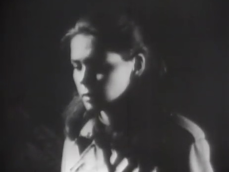 impossiblecase's tweet photo. Episode 107 (November 22, 1966)
Vicki narrowly escapes a third attempt on her life when someone pushes an urn from the top of the Old House, which crashes at her feet. #DarkShadows #Gothic #SoapOperas #VictoriaWinters https://t.co/lUAoZunedL