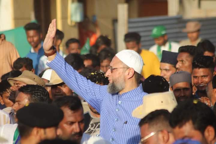 TaigerSultan's tweet photo. Sadr-e-Majlis Barrister Asaduddin Owaisi ne aaj Kollar Mandal, Basavana Bagewadi, Karnataka mein paidal daura kiya, logo'n se mulaaqat ki. Alhamdulillah Majlis ko awaam ki bhar-pur himayat mili.  

#AIMIM #karnataka #karnatakaelections2023 #karnatakaassemblyelection2023 https://t.co/Nd8RsvPB6e