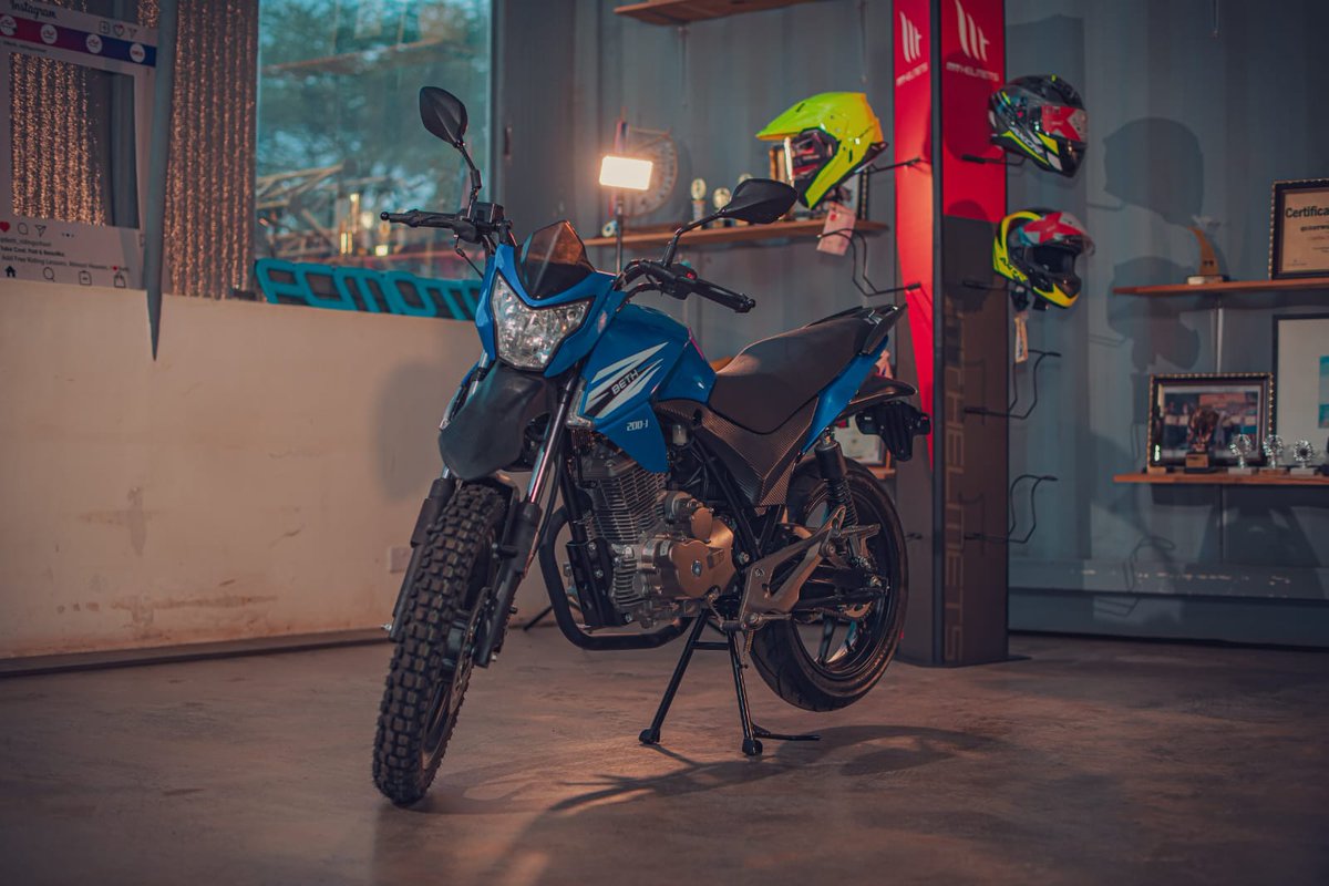Why not pay less for more 😜..

Check out this bike's unmatched specifications on our website Beth mobility.com 

Bike on pic:- Zontes 200J 
Price - Ksh198,000

#bethmobility #zontes200J #beginnerbikes