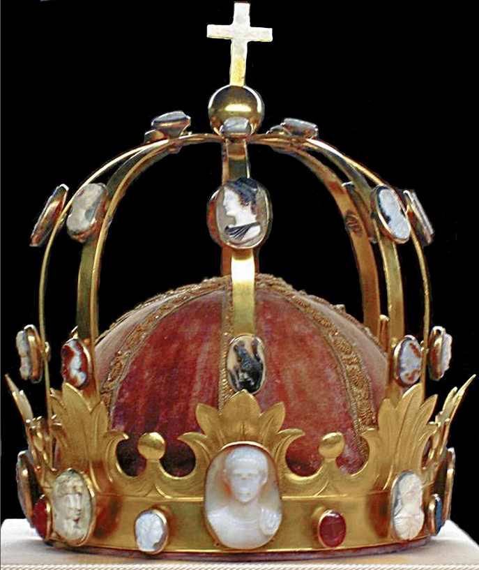 RobinLynnKing2's tweet photo. #EverythingRoyal #ARoyalCrown
The Crown of Napoleon was a coronation crown manufactured for Napoleon and used in his coronation as Emperor of the French on December 2, 1804. Napoleon called this crown the "Crown of Charlemagne", https://t.co/qewp3wo8sv
