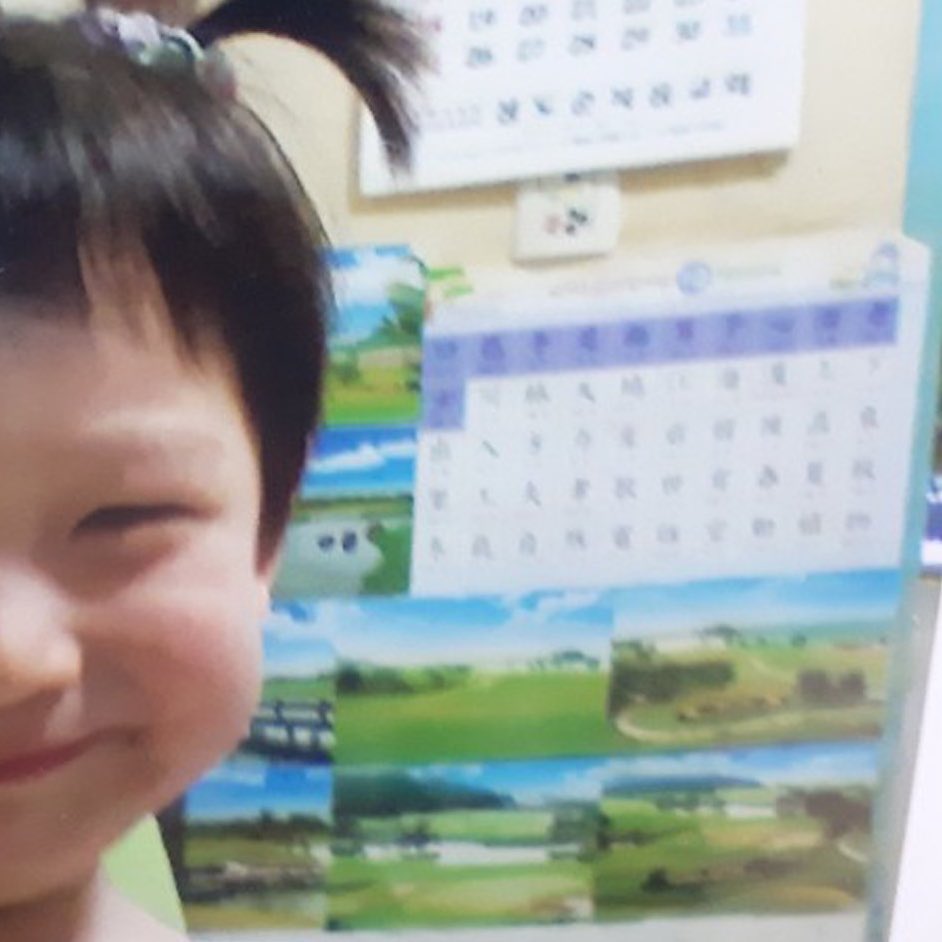 chuluvsunoo's tweet photo. is that alphabet chart for baby sunoo?! am gonna cry again😭 https://t.co/jOKkxVoiY6