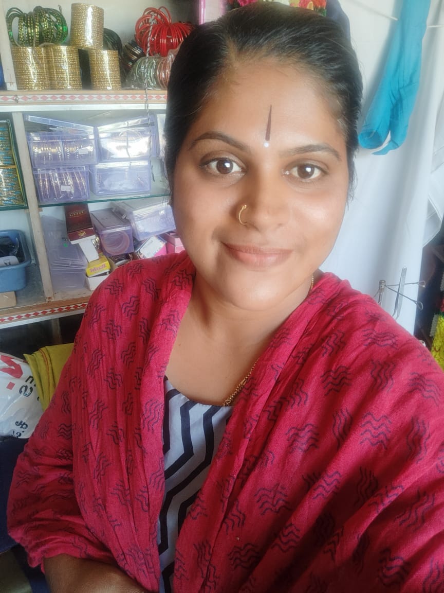 SelfShakti's tweet photo. "I’m thoroughly enjoying being an entrepreneur", says Kusuma who makes a profit of Rs 20,000 per month from her shop at her village. That's a 250% increase in her income within just 8 months of attending the Buzz training. https://t.co/ca2kn9Z3Qm