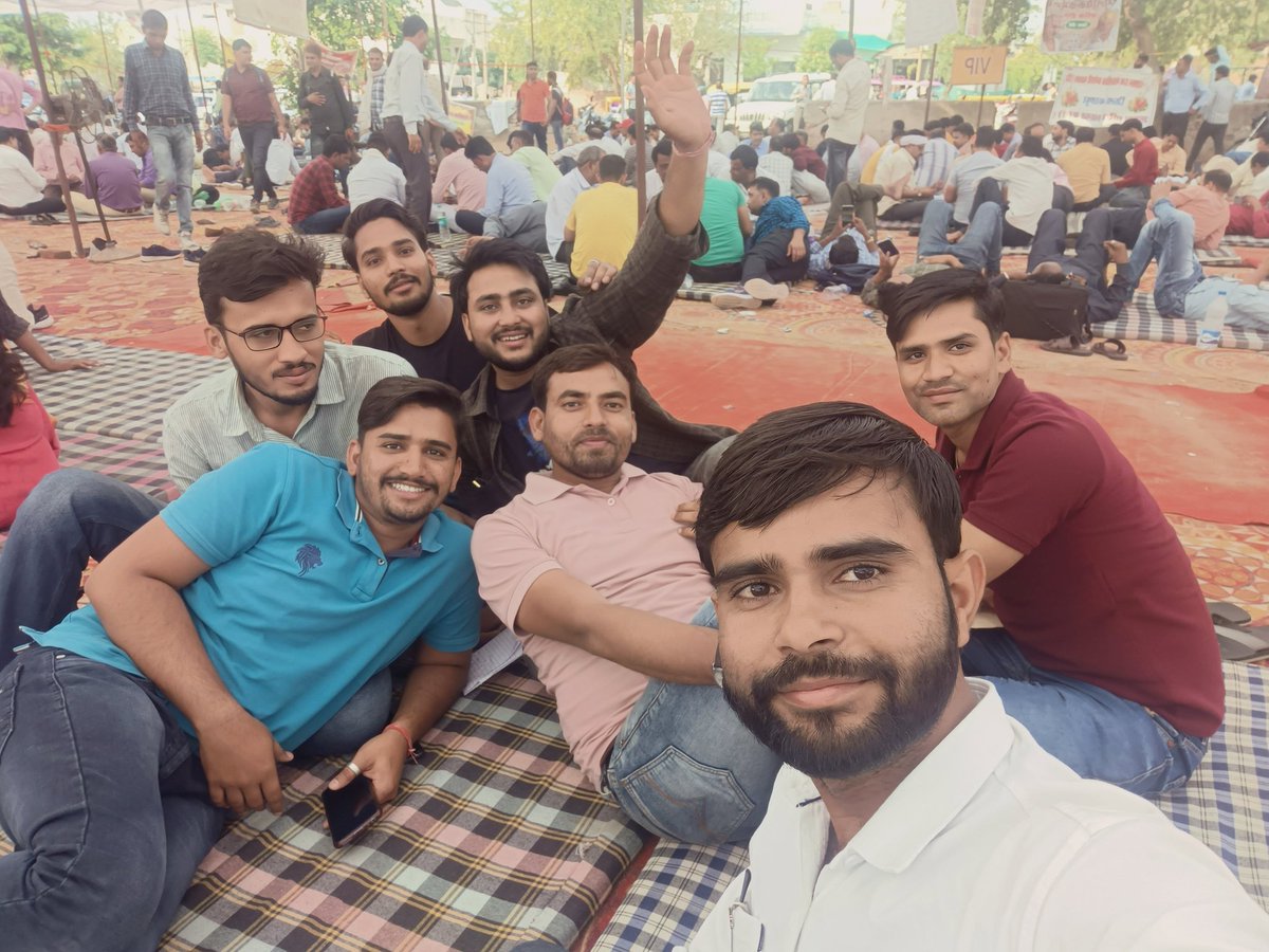 #UDC_GRADE_PAY_3600
मंत्रालयिक कर्मचारी शिप्रापथ जयपुर पर अपनी मांगों को लेकर बैठे हैं मुख्यमंत्री जी जल्द मांगों पर ध्यान दे
<a href="/ashokgehlot51/">Ashok Gehlot</a> <a href="/DrBDKallaINC/">Dr. Bulaki Das Kalla</a> <a href="/PSKhachariyawas/">Pratap Khachariyawas</a> <a href="/educationdirec4/">राजस्थान शिक्षा विभागीय संयुक्त कर्मचारी संघ</a> 
<a href="/RajCMO/">CMO Rajasthan</a> 
<a href="/RajGovOfficial/">Government of Rajasthan</a> <a href="/News18Rajasthan/">News18 Rajasthan</a> <a href="/1stIndiaNews/">First India News</a> <a href="/zeerajasthan_/">ZEE Rajasthan</a> @<a href="/DainikBhaskar/">Dainik Bhaskar</a>