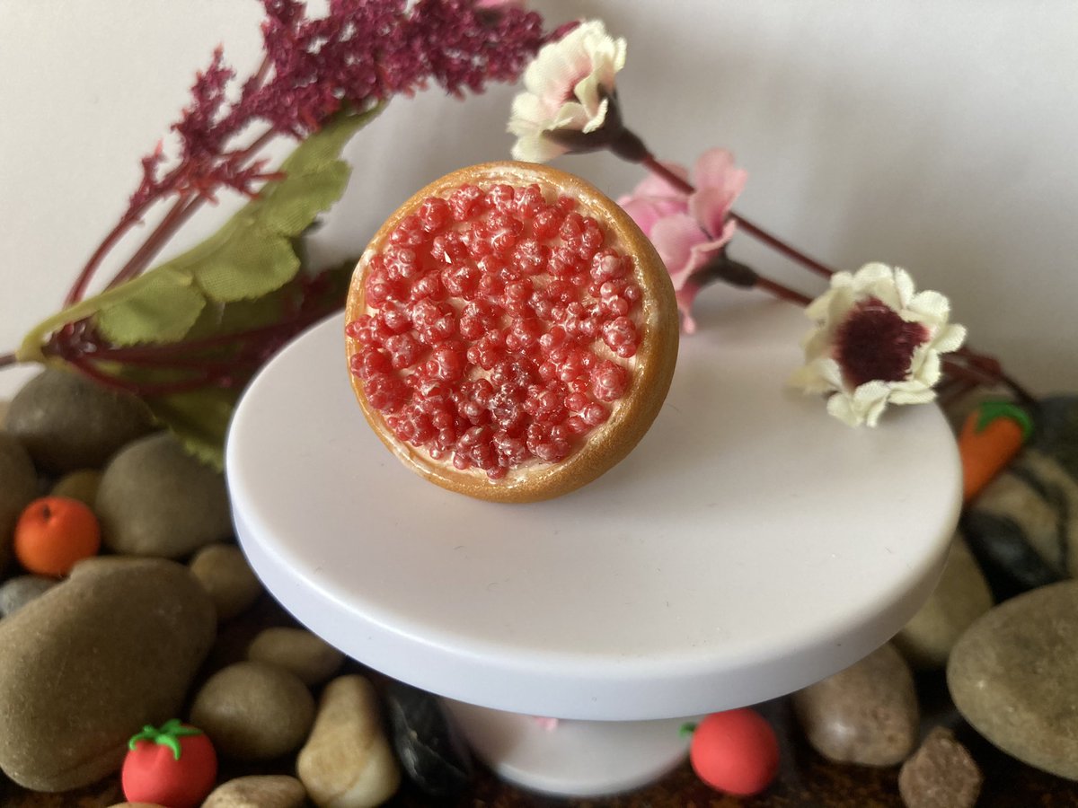 Este sábado estará en Etsy la nueva colección de anillos. 
Los dos primeros que voy a sacar son: Tarta de frutas y tarta de bayas.
Espero que os guste💙❤️