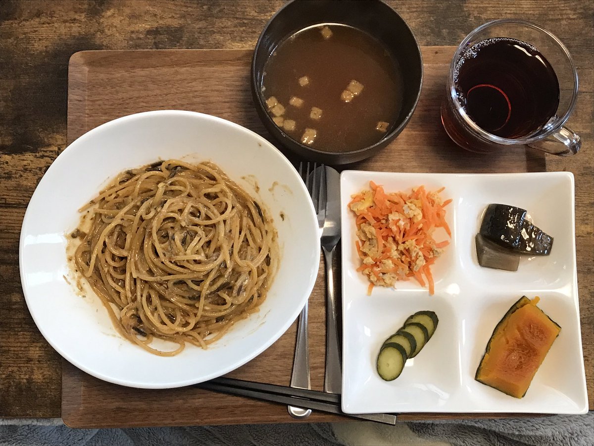 morii8's tweet photo. お昼のパンダごはん🍚

🐼幸せのパスタ🍝
🐼作り置きお惣菜🍱
🐼コンソメスープ🍲

簡単パスタなのに深い味わい♫
✨d(￣(工)￣)つ🍝゛ https://t.co/sTOJZPux3H