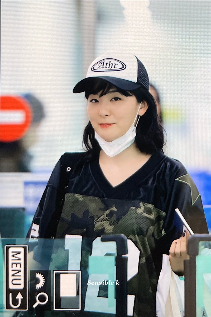 sensible_k's tweet photo. 230505 입국 #슬기 #seulgi 웃참 실패ㅐ👼🏻 https://t.co/rlKBZs9PkR