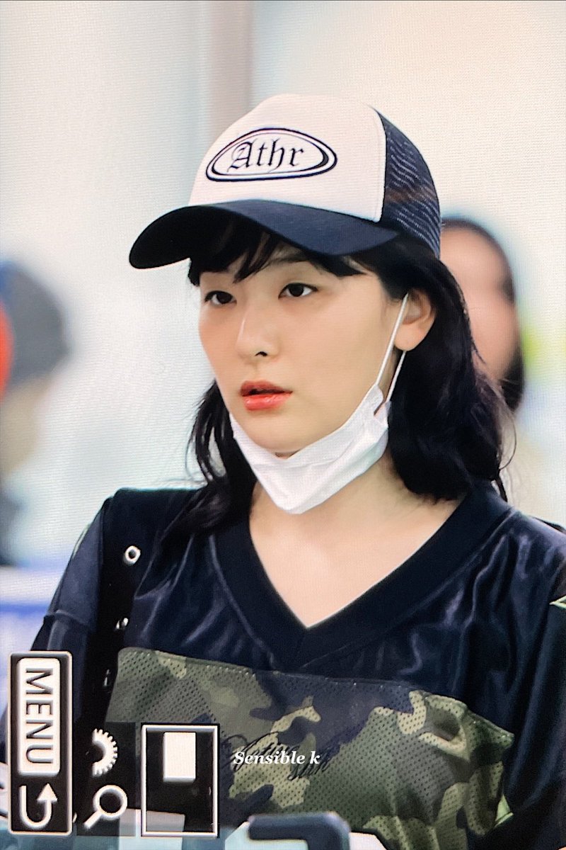 sensible_k's tweet photo. 230505 입국 #슬기 #seulgi 웃참 실패ㅐ👼🏻 https://t.co/rlKBZs9PkR