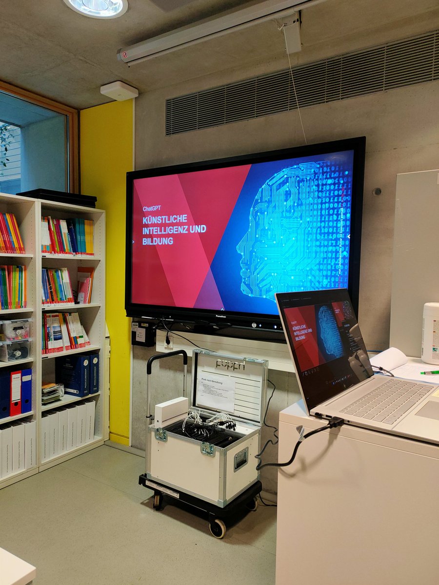 Zusammen mit Kolleg:innen gefrühstückt und uns über #KI im Bildungsbereich ausgetauscht. War sehr spannend!
#HerderInstitut #Makerspace #UniLeipzig