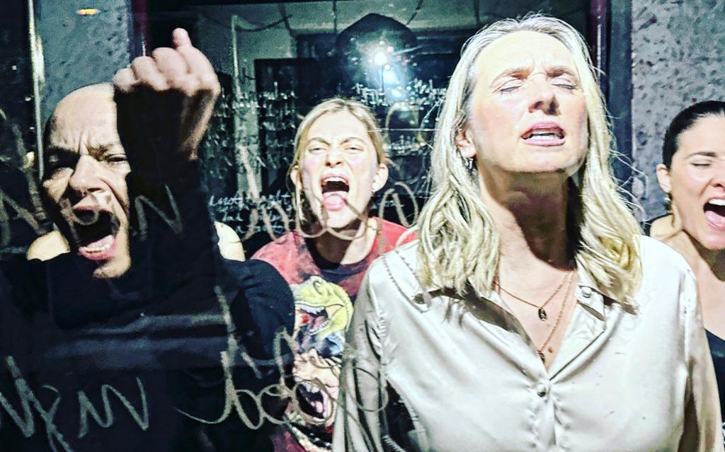 MARIALANDIA de LUCY KIRKWOOD La respuesta artística a los asesinatos de Sabina Nessa y Sarah Everard, esta última violada y asesinada por un policía. Dirigida por Adán Black. 17 y 29 Mayo 21 horas. Reservas@theatreforthepeople.com theatreforthepeople.com