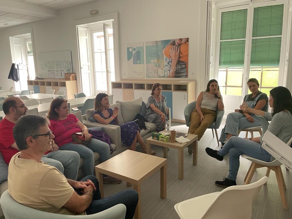 ampaSCM's tweet photo. Un cafe con La AMPA " La crianza hoy" https://t.co/mraNMS5CB6
