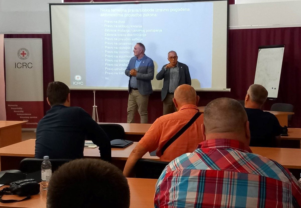 ICRC_BiH's tweet photo. The #ICRC organized a workshop for 36  #border police officers from #BosniaAndHerzegovina and #Croatia, addressing challenges in managing increased #migration flows and interactions with vulnerable migrants. A great opportunity to enhance  cooperation and exchange experiences! https://t.co/7IkFJTxjqB