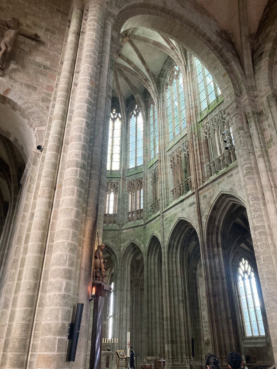 GW、マンガ描きまくってコミティアも行くぞ〜とも思ってたら、天使ちゃんが「巡礼の旅に行くの！！」とのことで、1週間前に急遽出国決まって、あれよあれよで巡礼しました。天使長のミカエル様に会わせてくれようとしたみたい。 https://t.co/aUu8eXpl1U